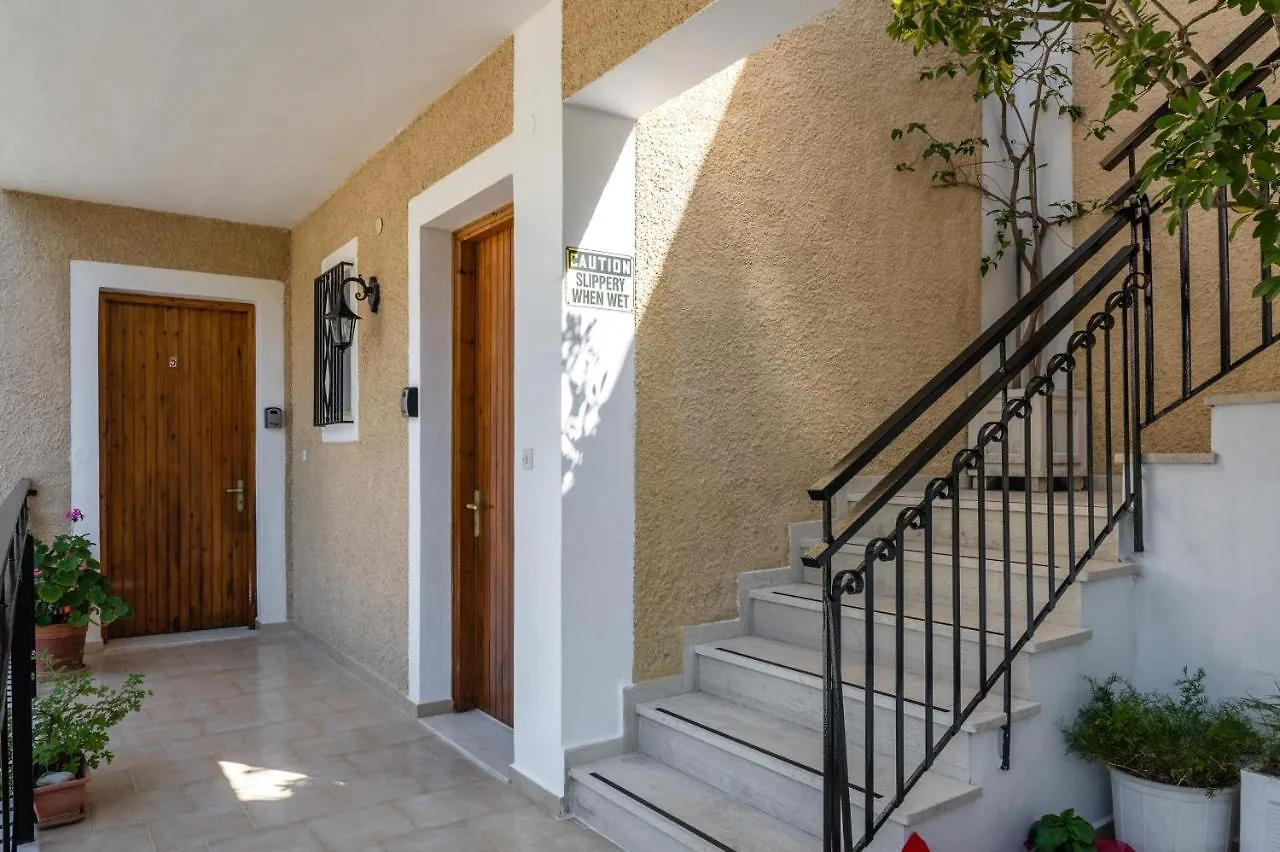 Apartahotel BUENA VISTA studios Lourdata  Grecia